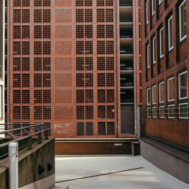 urban parking by robert mangelmann | 20220423hamburg_041