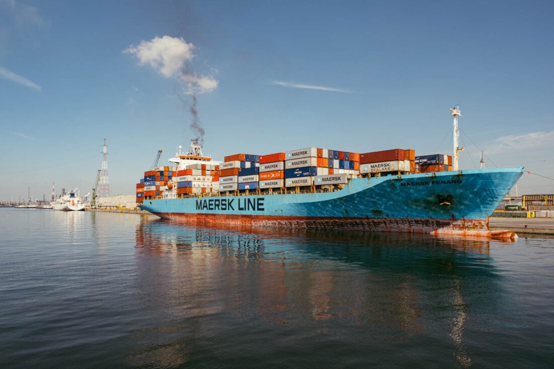 antwerp harbour iv by robert mangelmann | 20220514antwerpen_256