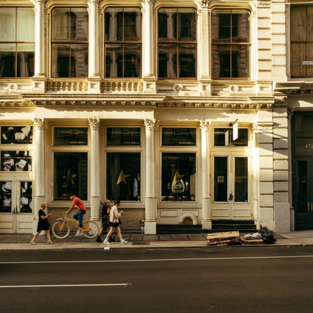 soho shop by robert mangelmann | 20220706nyc_158