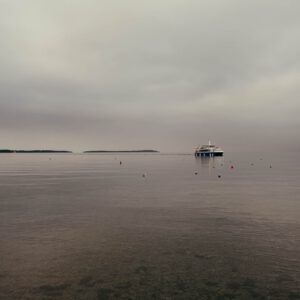 waiting ship by robert mangelmann | 20221228istrien_041