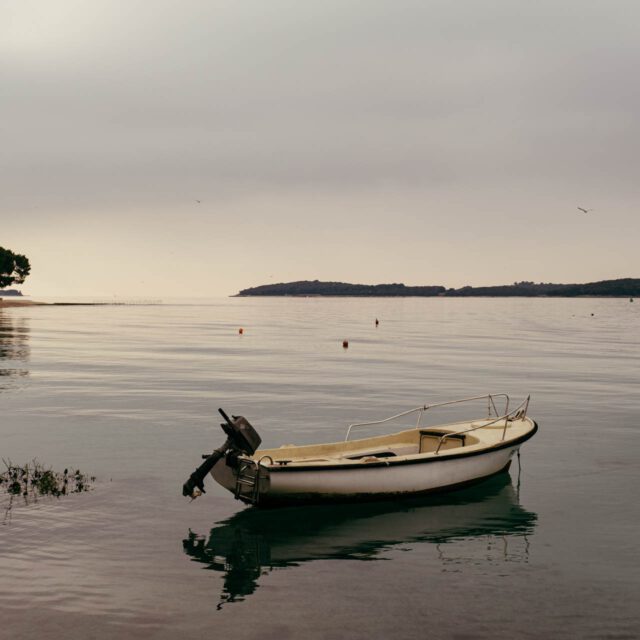 fazana bank by robert mangelmann | 20221228istrien_048