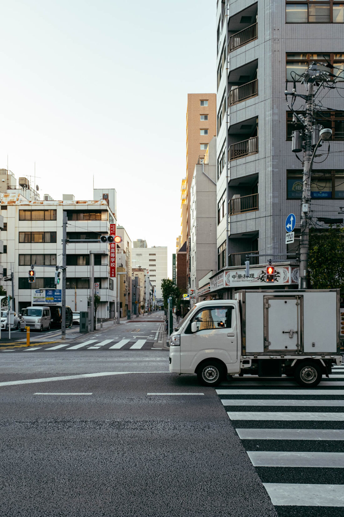 lorry and geometry by robert mangelmann | 20231122tokyo_045
