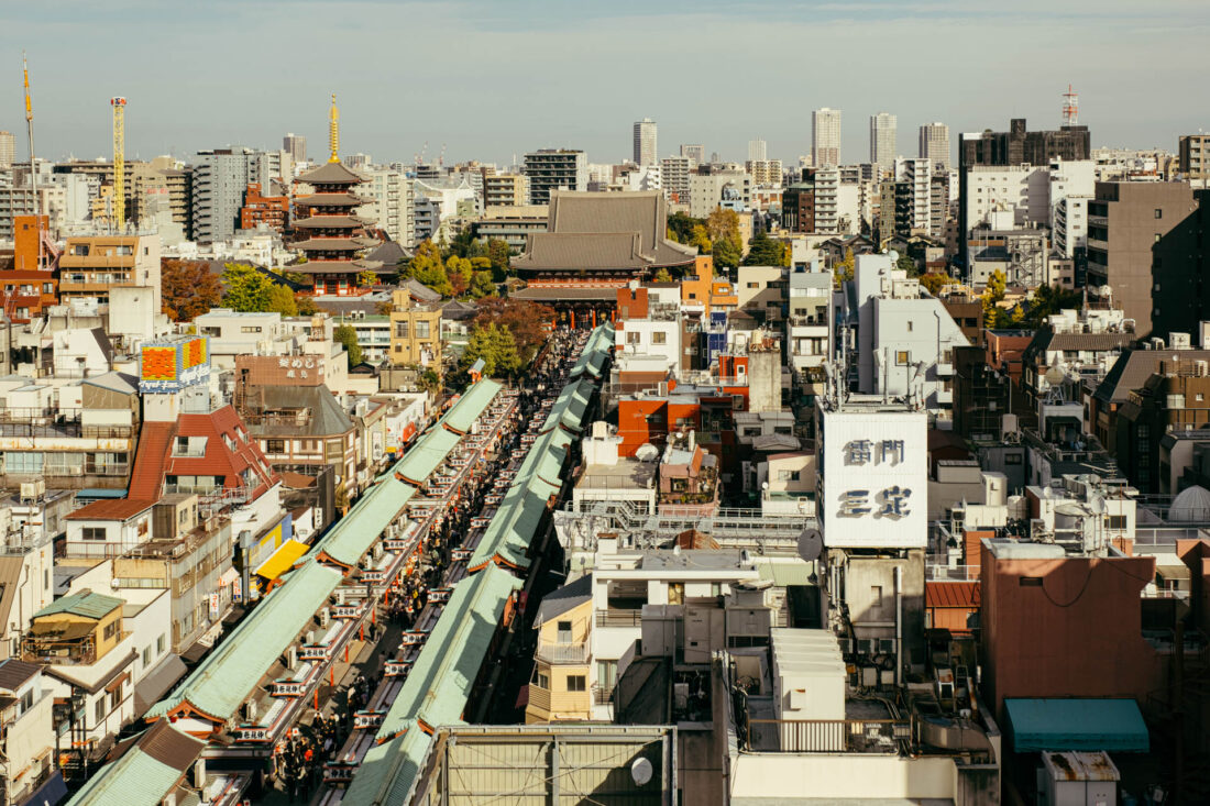 nakamise dori by robert mangelmann | 20231123tokyo_008