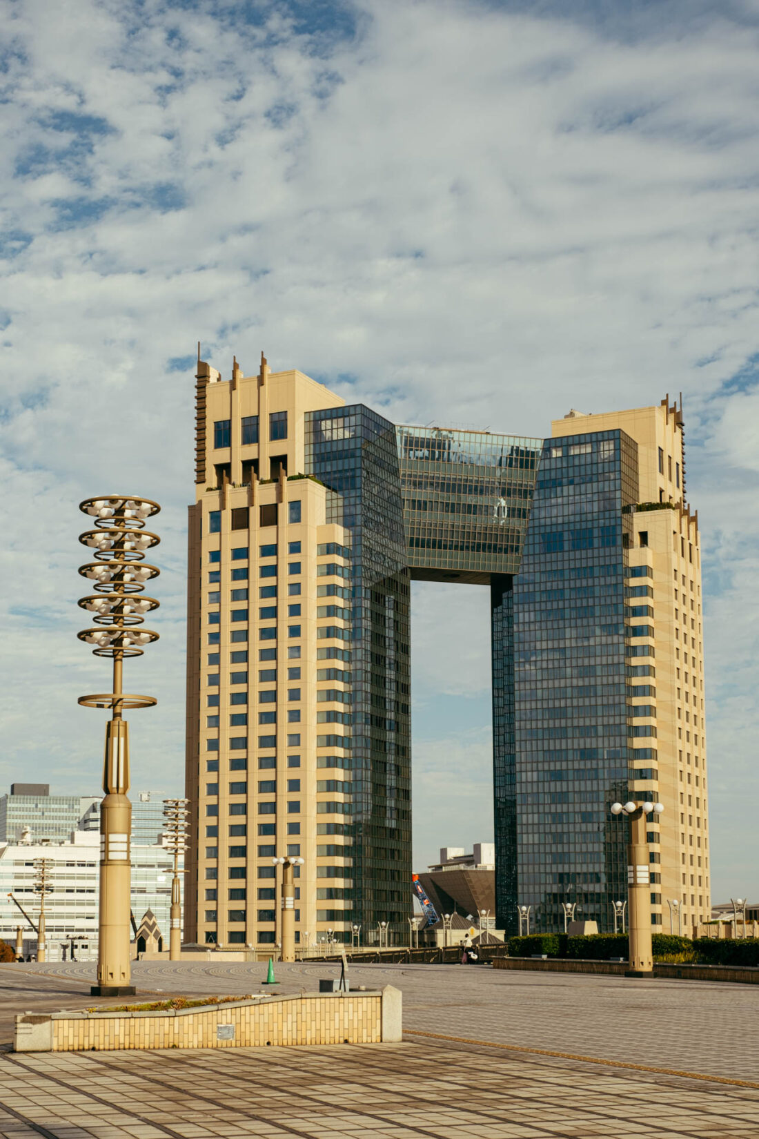 tokyo baycourt club hotel building by robert mangelmann | 20231123tokyo_094
