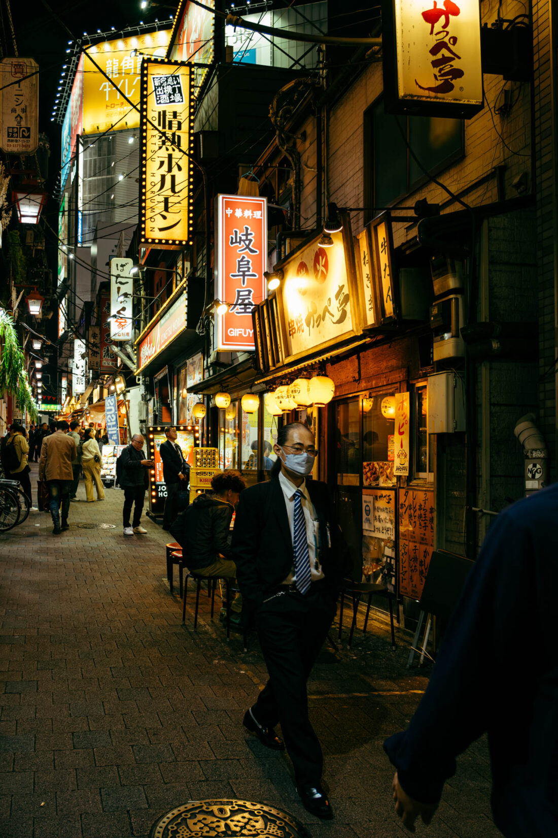 business security guy by robert mangelmann | 20231124tokyo_0309