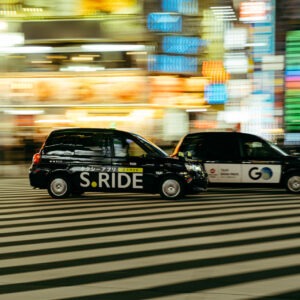 crosswalk pan shot v by robert mangelmann | 20231124tokyo_0513