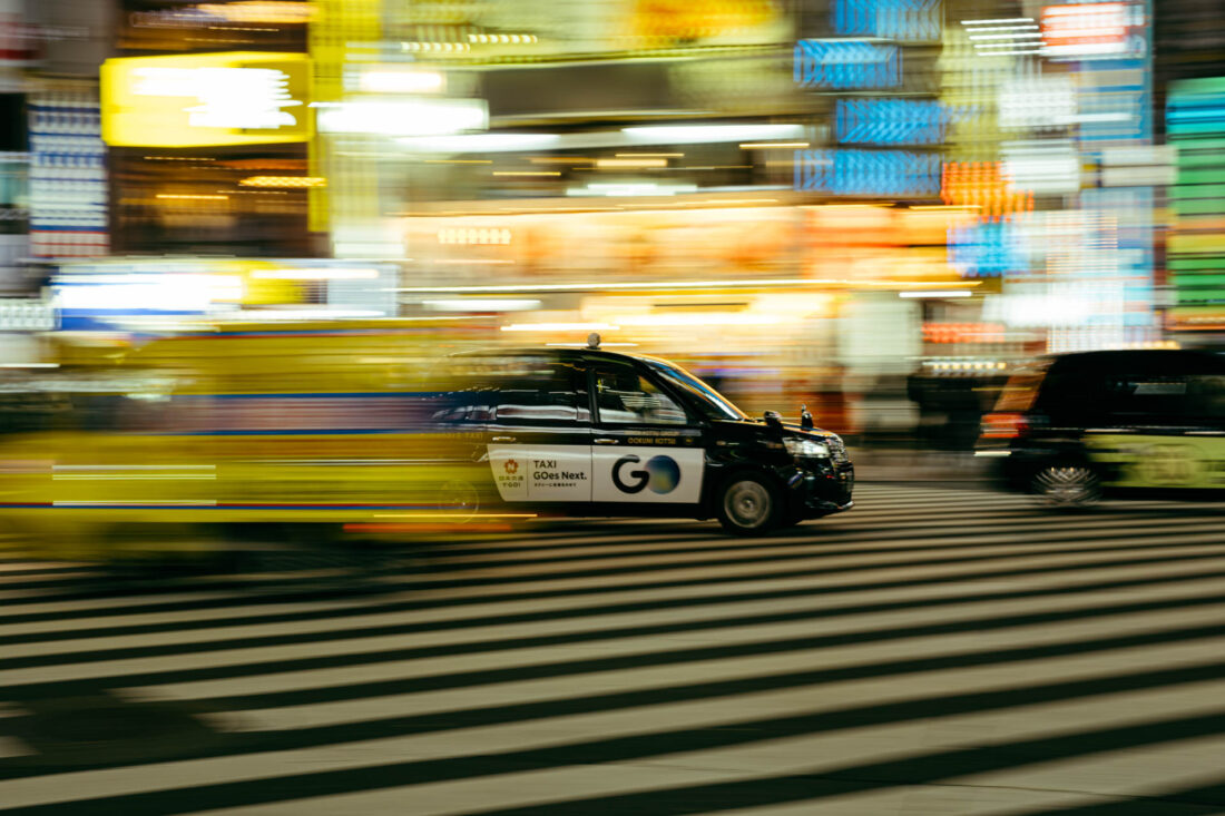 crosswalk pan shot viii by robert mangelmann | 20231124tokyo_0548