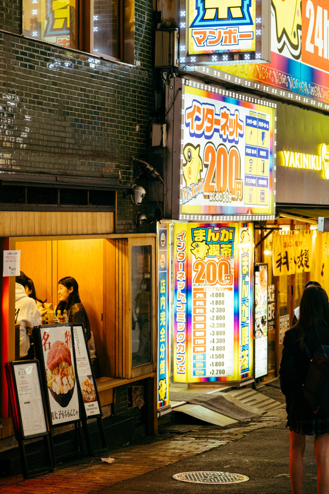 lucky eat out by robert mangelmann | 20231127tokyo_382