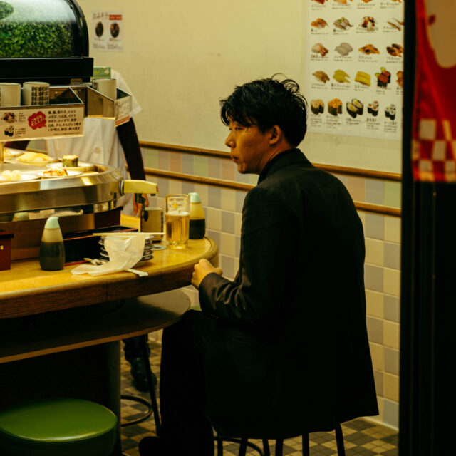shimbashi afterwork by robert mangelmann | 20231129tokyo_351