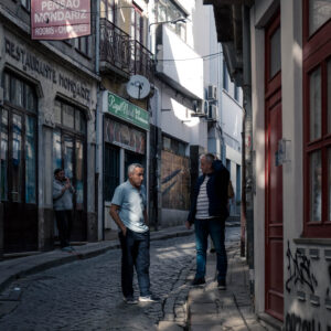 three guys by robert mangelmann | 20241107porto_023