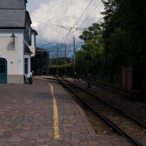 waiting for the tram by robert mangelmann | 20250712suedtirol_035