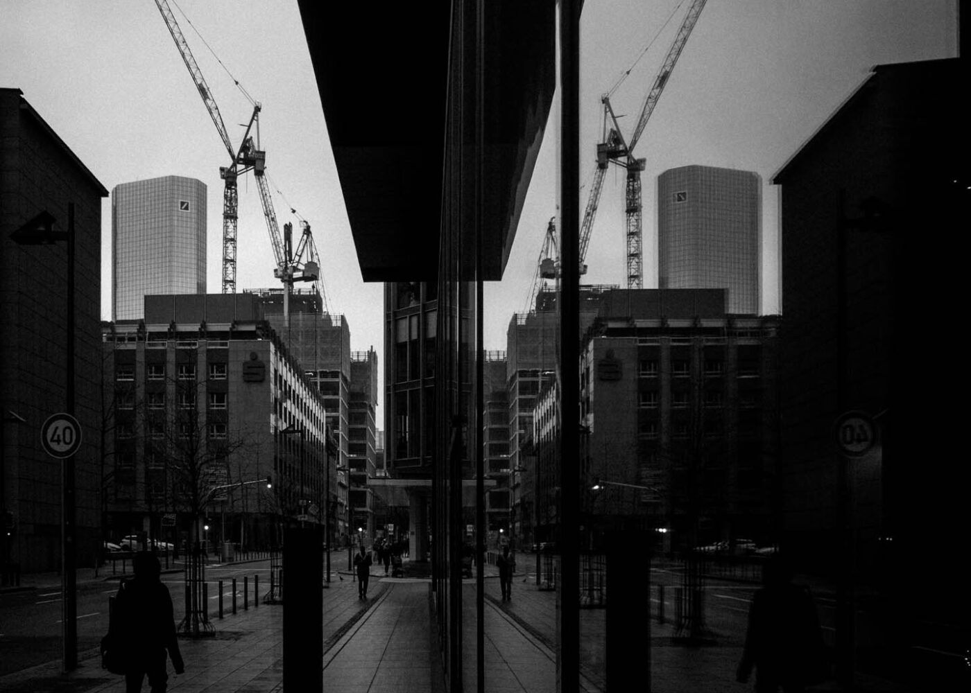 helaba mirroring by robert mangelmann | 20251214frankfurt_049